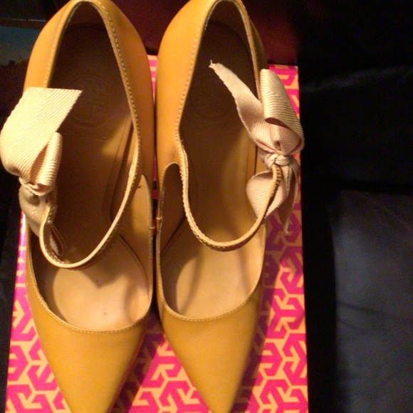 Tory Burch Golden Yellow High Heel Pump - Picture 6 of 8
